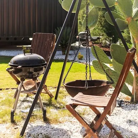 Alley Tiny House Villa *