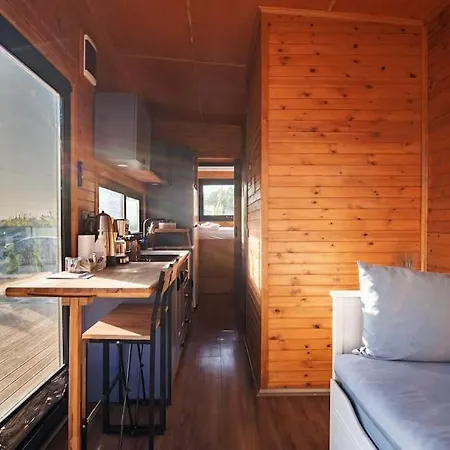 Alley Tiny House Villa *