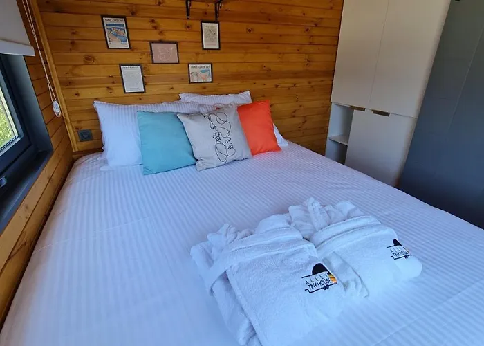 Alley Tiny House Villa *