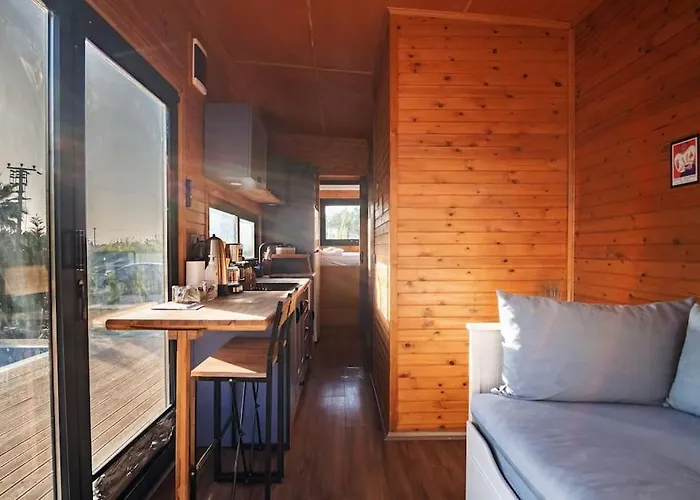 Alley Tiny House Villa *