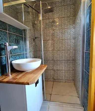 Alley Tiny House Villa *